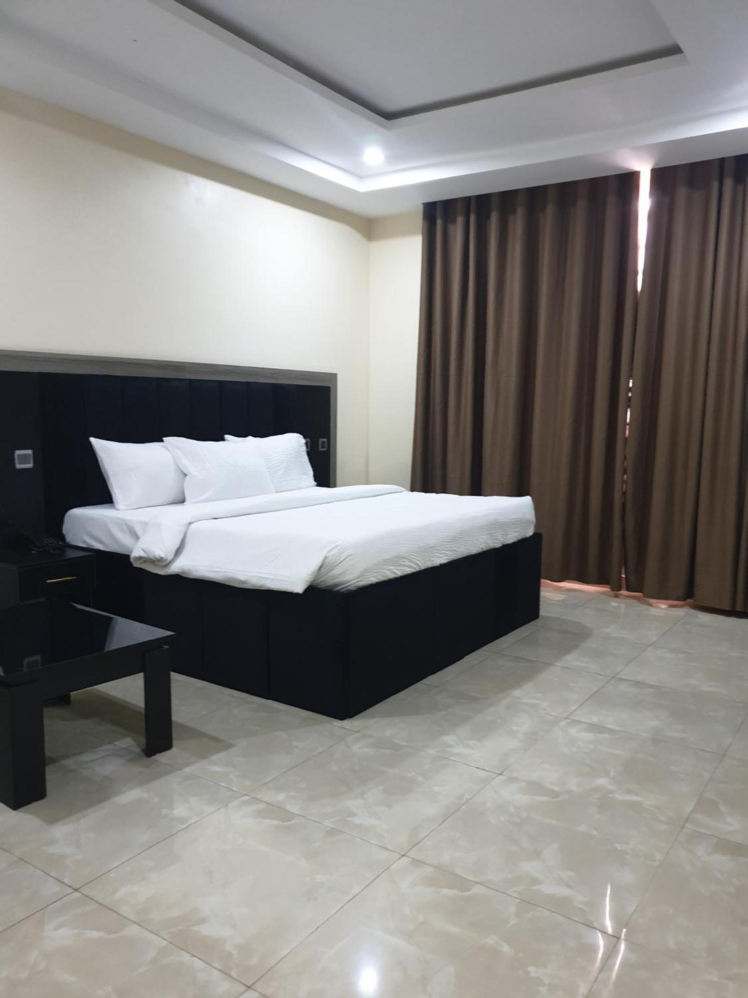 Golphins Suites & Hotel Abuja Eksteriør bilde